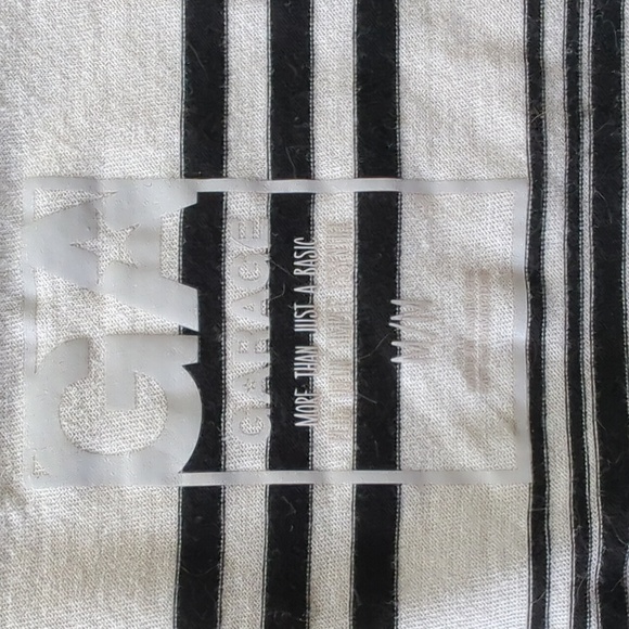 Black and white striped t-shirt - Picture 2 of 7